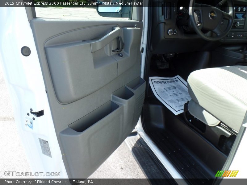 Summit White / Medium Pewter 2019 Chevrolet Express 3500 Passenger LT