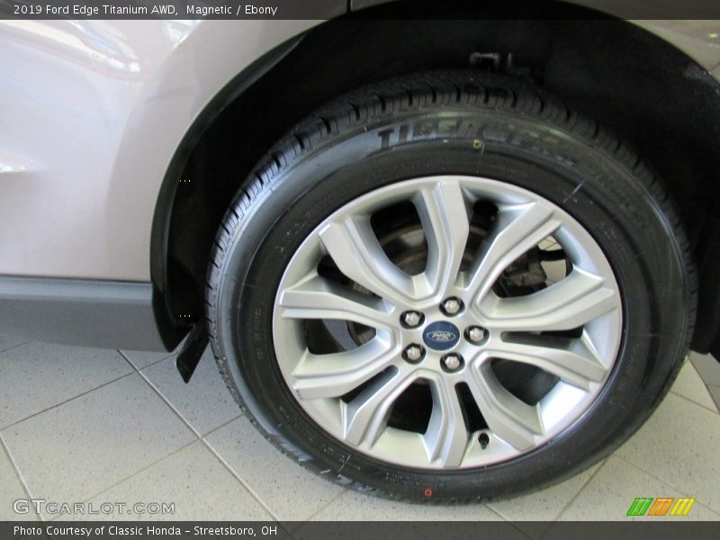 Magnetic / Ebony 2019 Ford Edge Titanium AWD