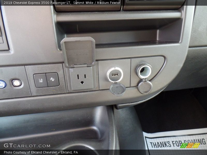 Summit White / Medium Pewter 2019 Chevrolet Express 3500 Passenger LT