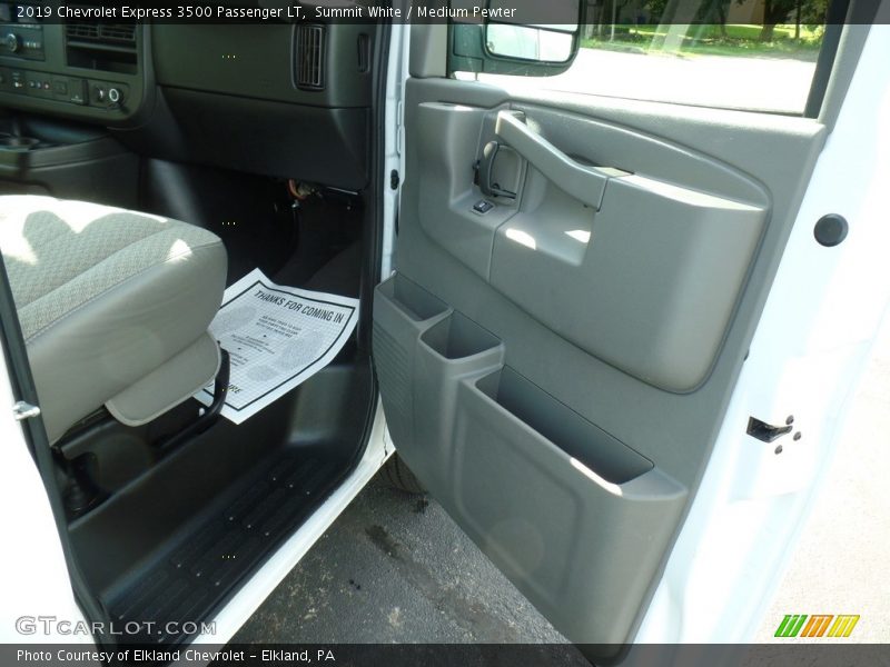 Summit White / Medium Pewter 2019 Chevrolet Express 3500 Passenger LT