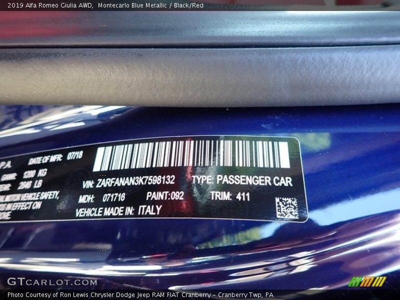 Montecarlo Blue Metallic / Black/Red 2019 Alfa Romeo Giulia AWD