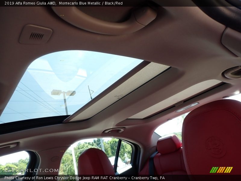Montecarlo Blue Metallic / Black/Red 2019 Alfa Romeo Giulia AWD