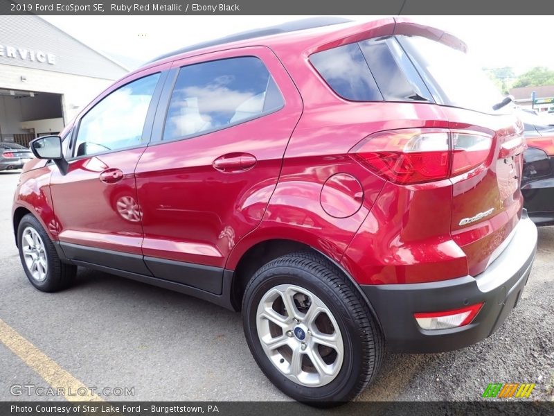 Ruby Red Metallic / Ebony Black 2019 Ford EcoSport SE