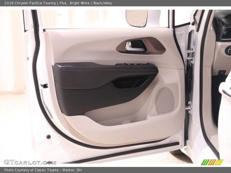 Bright White / Black/Alloy 2018 Chrysler Pacifica Touring L Plus