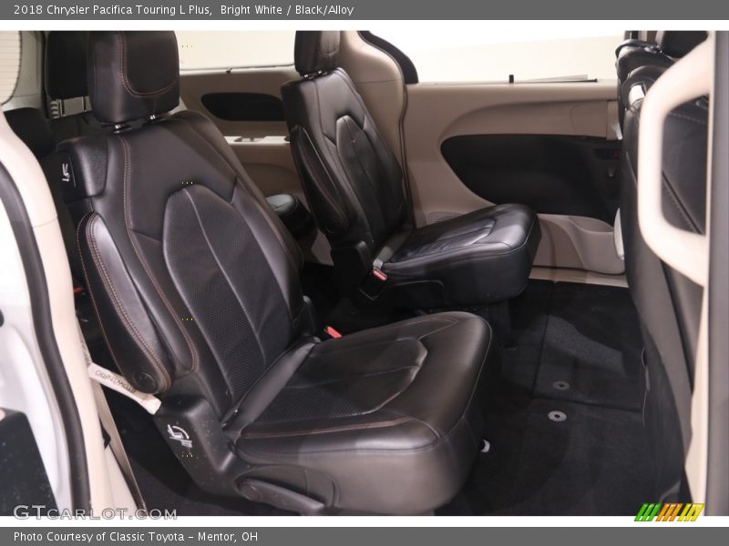 Bright White / Black/Alloy 2018 Chrysler Pacifica Touring L Plus