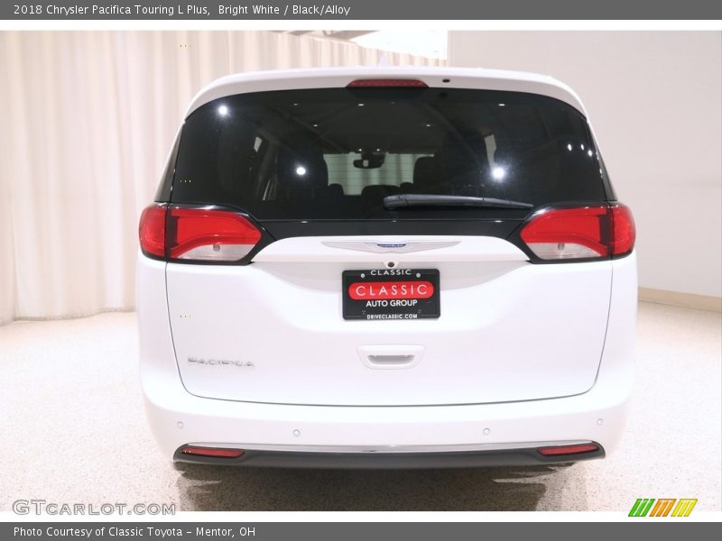 Bright White / Black/Alloy 2018 Chrysler Pacifica Touring L Plus