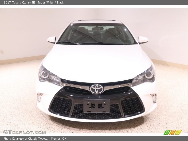 Super White / Black 2017 Toyota Camry SE