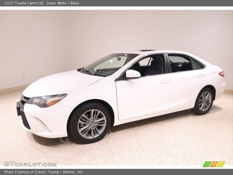 Super White / Black 2017 Toyota Camry SE