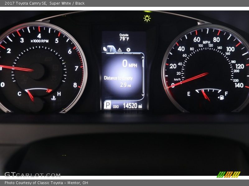 Super White / Black 2017 Toyota Camry SE