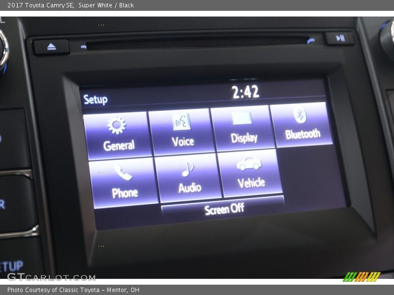Super White / Black 2017 Toyota Camry SE