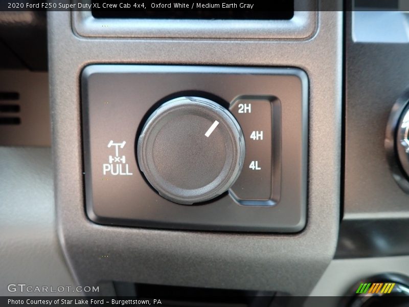 Oxford White / Medium Earth Gray 2020 Ford F250 Super Duty XL Crew Cab 4x4