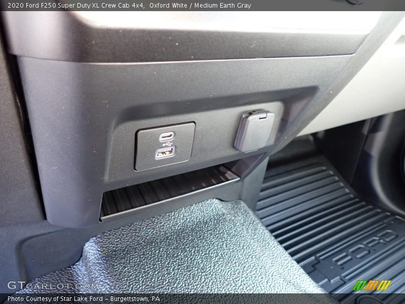 Oxford White / Medium Earth Gray 2020 Ford F250 Super Duty XL Crew Cab 4x4