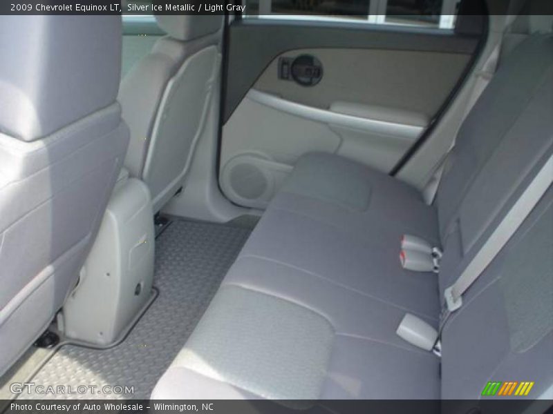 Silver Ice Metallic / Light Gray 2009 Chevrolet Equinox LT