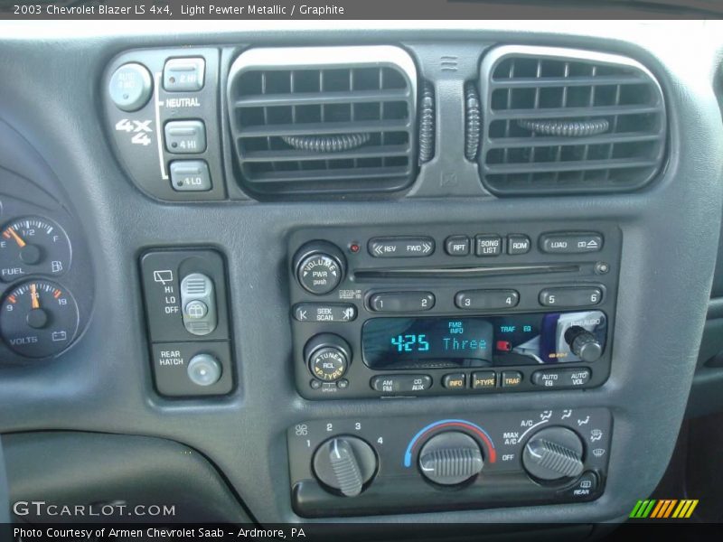 Light Pewter Metallic / Graphite 2003 Chevrolet Blazer LS 4x4