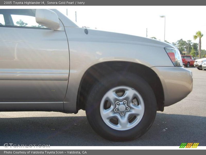 Sonora Gold Pearl / Ivory 2005 Toyota Highlander I4