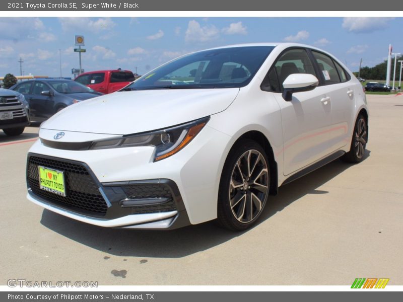 Front 3/4 View of 2021 Corolla SE