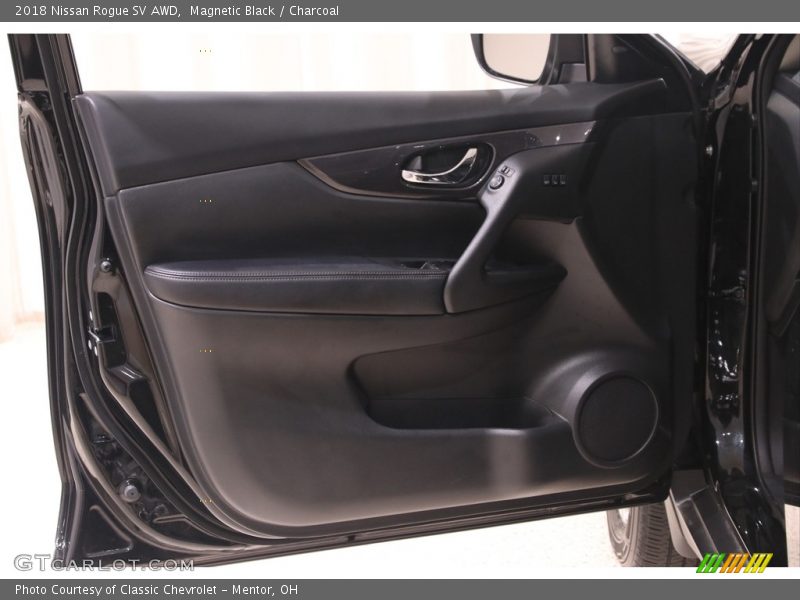 Magnetic Black / Charcoal 2018 Nissan Rogue SV AWD