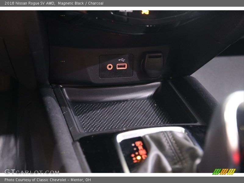Magnetic Black / Charcoal 2018 Nissan Rogue SV AWD