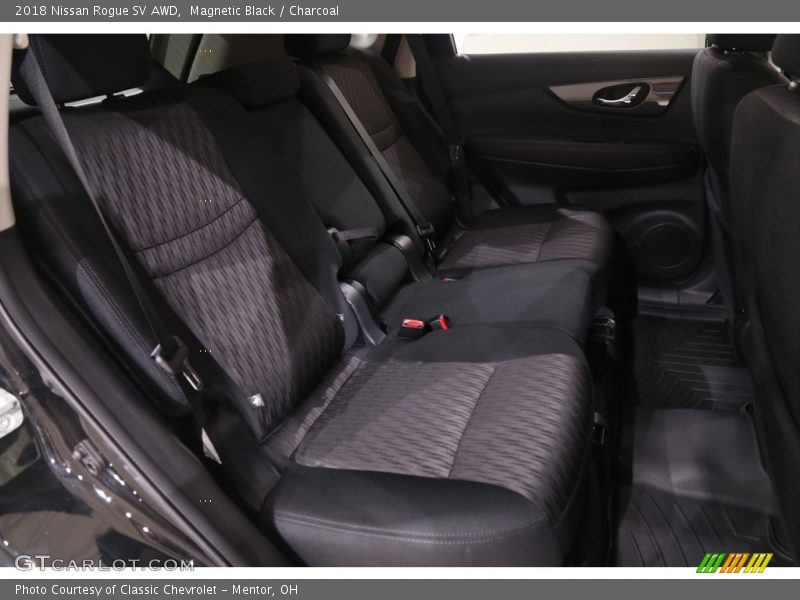 Magnetic Black / Charcoal 2018 Nissan Rogue SV AWD
