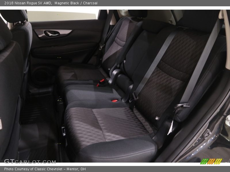 Magnetic Black / Charcoal 2018 Nissan Rogue SV AWD