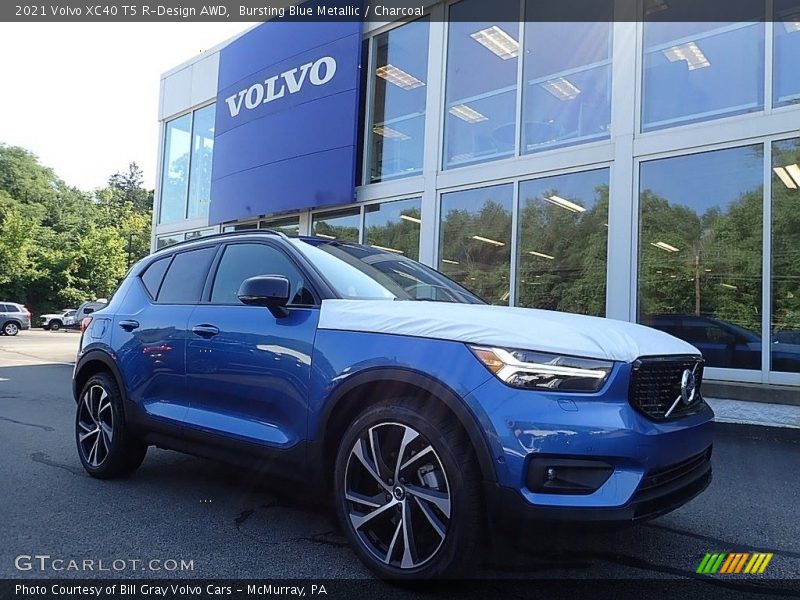 Front 3/4 View of 2021 XC40 T5 R-Design AWD
