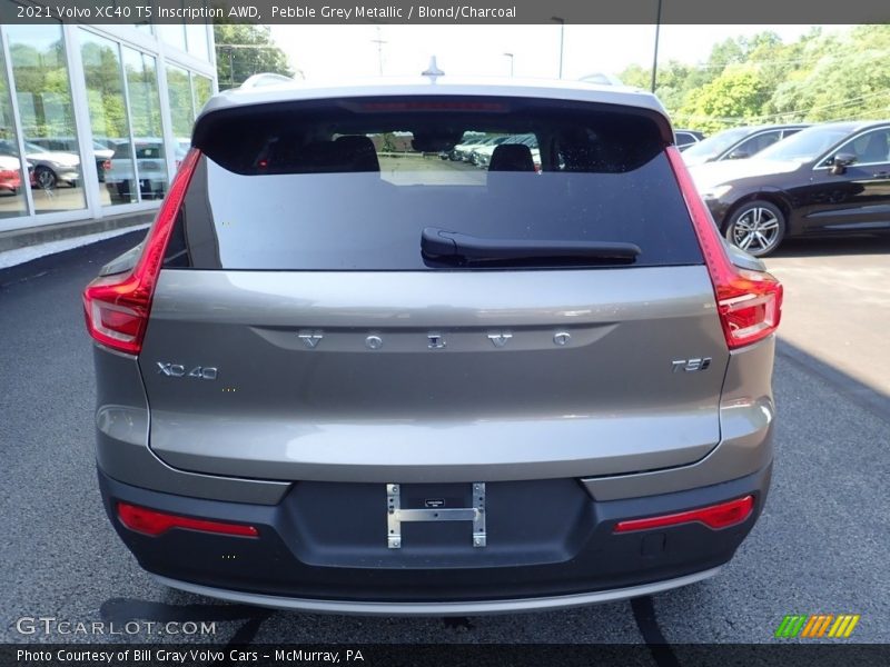 Pebble Grey Metallic / Blond/Charcoal 2021 Volvo XC40 T5 Inscription AWD