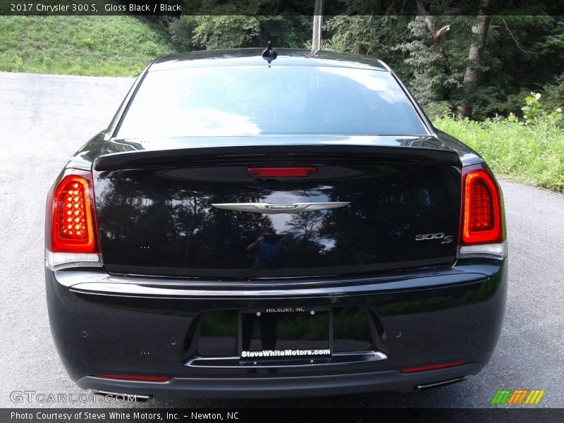 Gloss Black / Black 2017 Chrysler 300 S