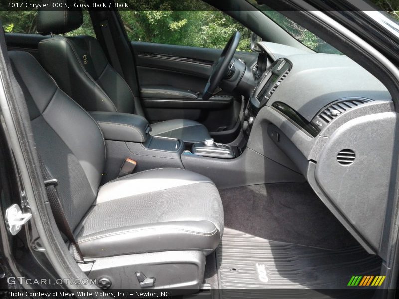Gloss Black / Black 2017 Chrysler 300 S