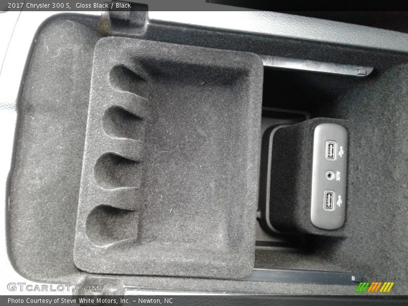 Gloss Black / Black 2017 Chrysler 300 S