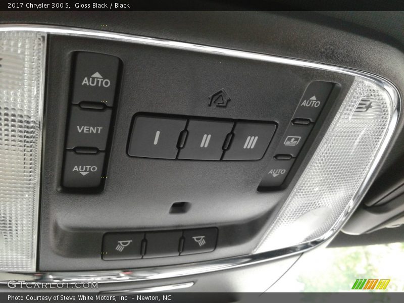 Gloss Black / Black 2017 Chrysler 300 S