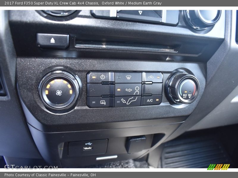 Oxford White / Medium Earth Gray 2017 Ford F350 Super Duty XL Crew Cab 4x4 Chassis