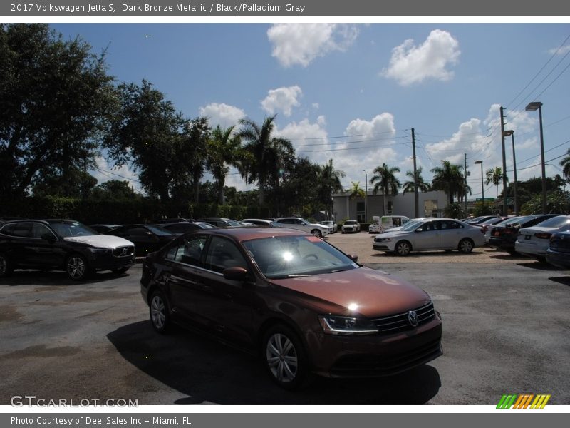 Dark Bronze Metallic / Black/Palladium Gray 2017 Volkswagen Jetta S