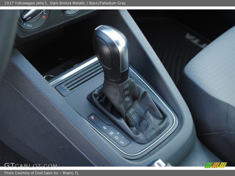 Dark Bronze Metallic / Black/Palladium Gray 2017 Volkswagen Jetta S