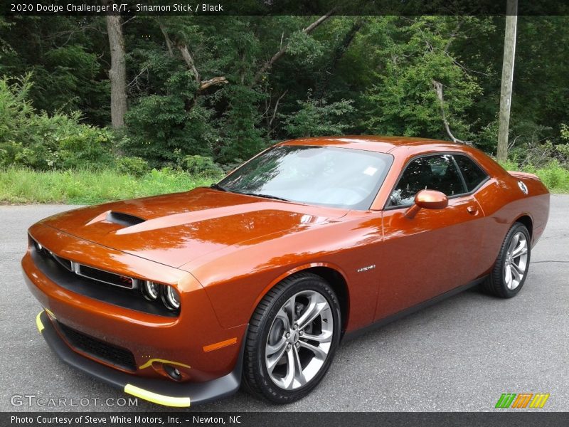 Front 3/4 View of 2020 Challenger R/T