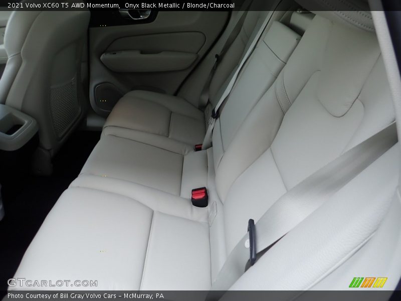 Onyx Black Metallic / Blonde/Charcoal 2021 Volvo XC60 T5 AWD Momentum