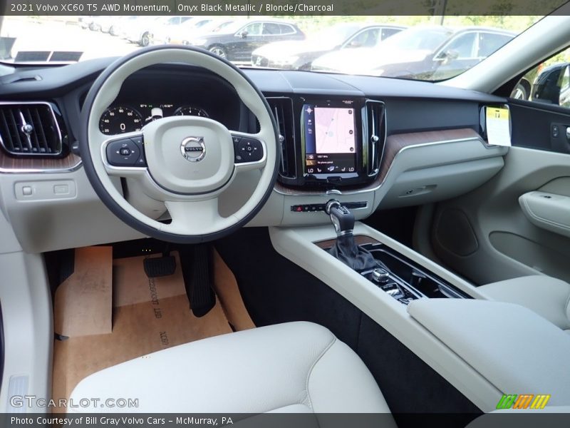 Onyx Black Metallic / Blonde/Charcoal 2021 Volvo XC60 T5 AWD Momentum