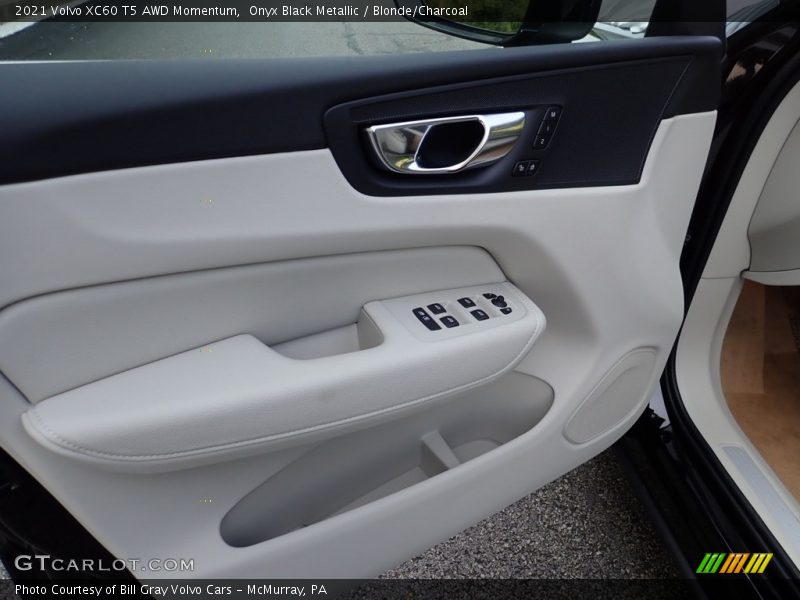 Onyx Black Metallic / Blonde/Charcoal 2021 Volvo XC60 T5 AWD Momentum