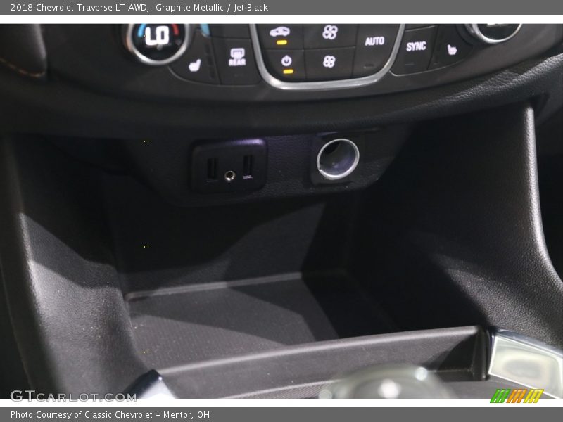 Graphite Metallic / Jet Black 2018 Chevrolet Traverse LT AWD