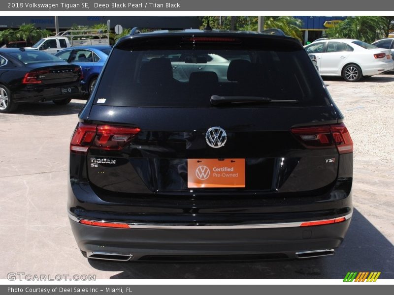 Deep Black Pearl / Titan Black 2018 Volkswagen Tiguan SE