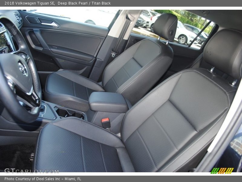 Deep Black Pearl / Titan Black 2018 Volkswagen Tiguan SE