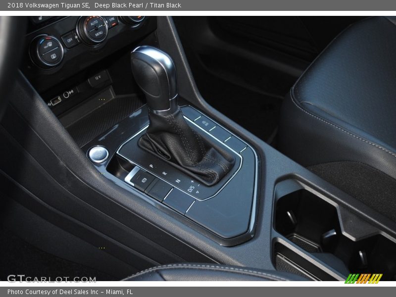 Deep Black Pearl / Titan Black 2018 Volkswagen Tiguan SE