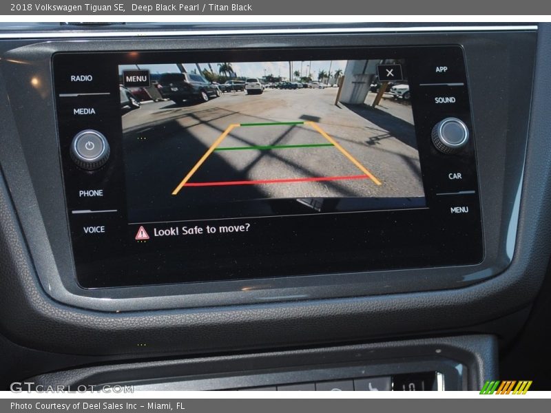 Deep Black Pearl / Titan Black 2018 Volkswagen Tiguan SE