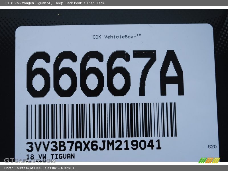 Deep Black Pearl / Titan Black 2018 Volkswagen Tiguan SE