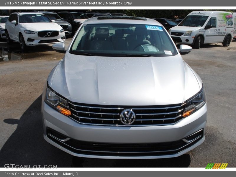 Reflex Silver Metallic / Moonrock Gray 2016 Volkswagen Passat SE Sedan