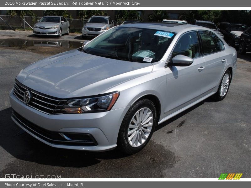 Front 3/4 View of 2016 Passat SE Sedan