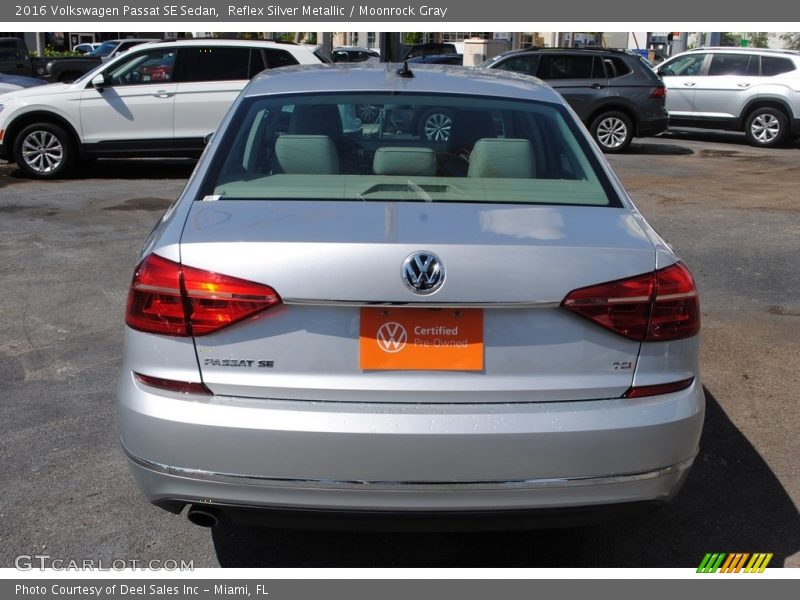 Reflex Silver Metallic / Moonrock Gray 2016 Volkswagen Passat SE Sedan