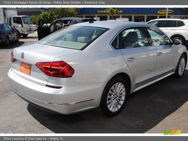 Reflex Silver Metallic / Moonrock Gray 2016 Volkswagen Passat SE Sedan