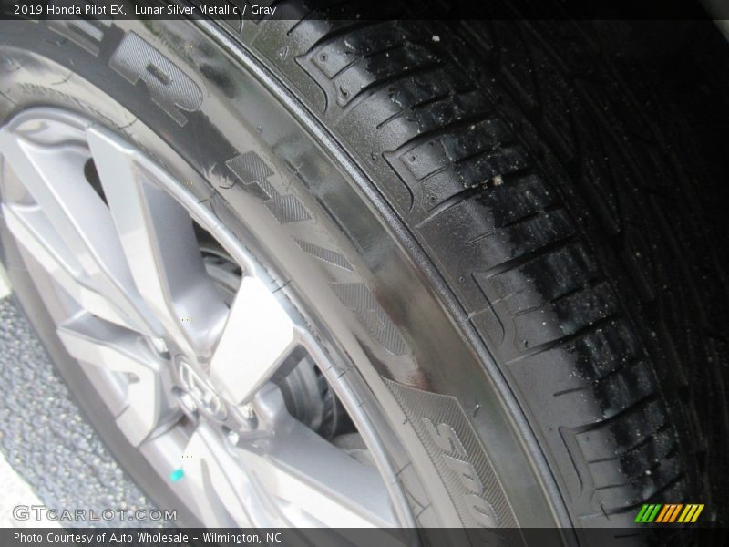 Lunar Silver Metallic / Gray 2019 Honda Pilot EX