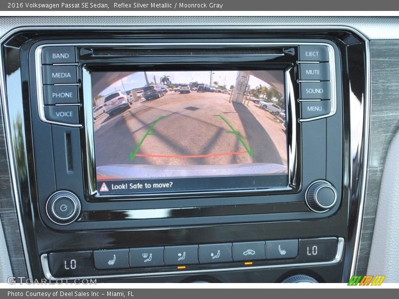 Controls of 2016 Passat SE Sedan