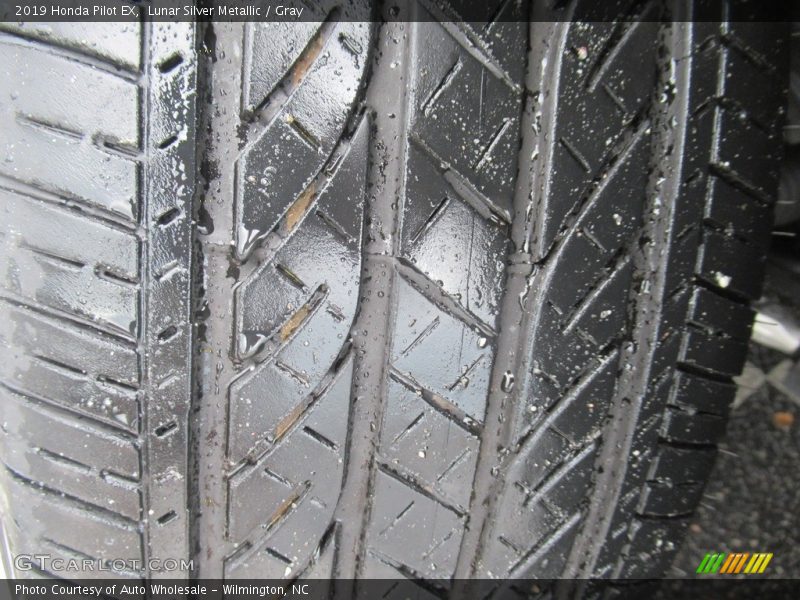 Lunar Silver Metallic / Gray 2019 Honda Pilot EX